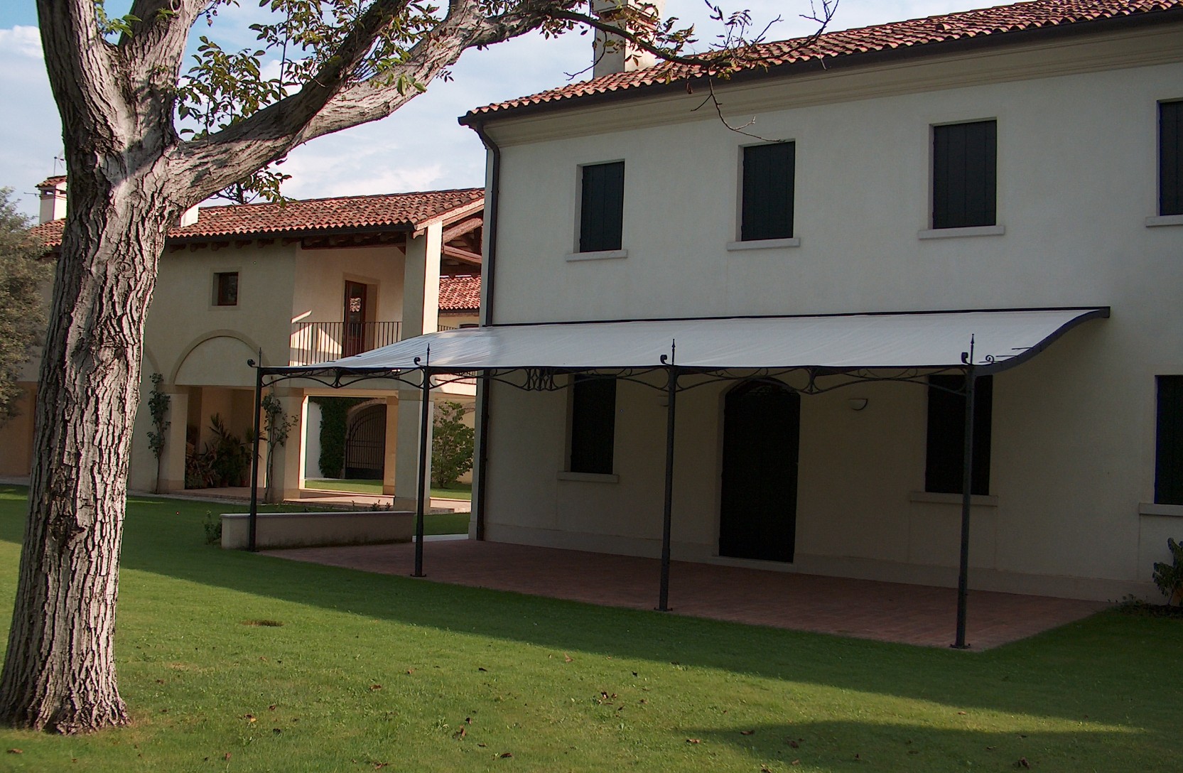 Pergole in ferro per lo spazio outdoor: un volto nuovo al giardino ... Progetto per gazebo in ferro